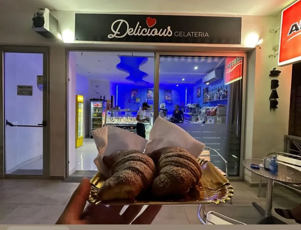 DELICIOUS BAR GELATERIA restaurant in Torre Melissa