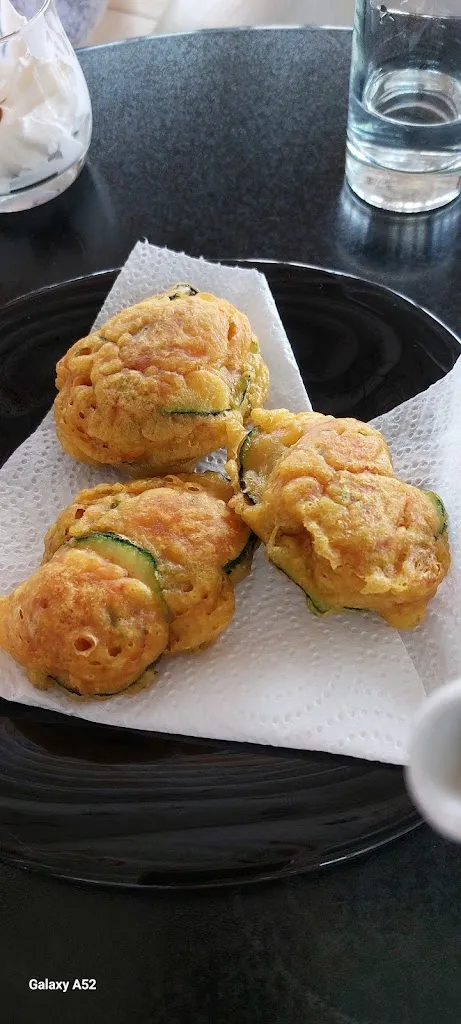 Geula Gilad_Gino's American Bar_Tortora_review