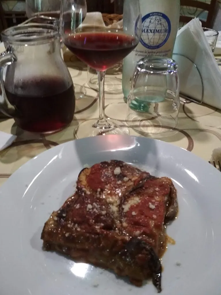 Julie-Anne Inga_Ristorante Pizzeria Tana Del Lupo_Varapodio_review