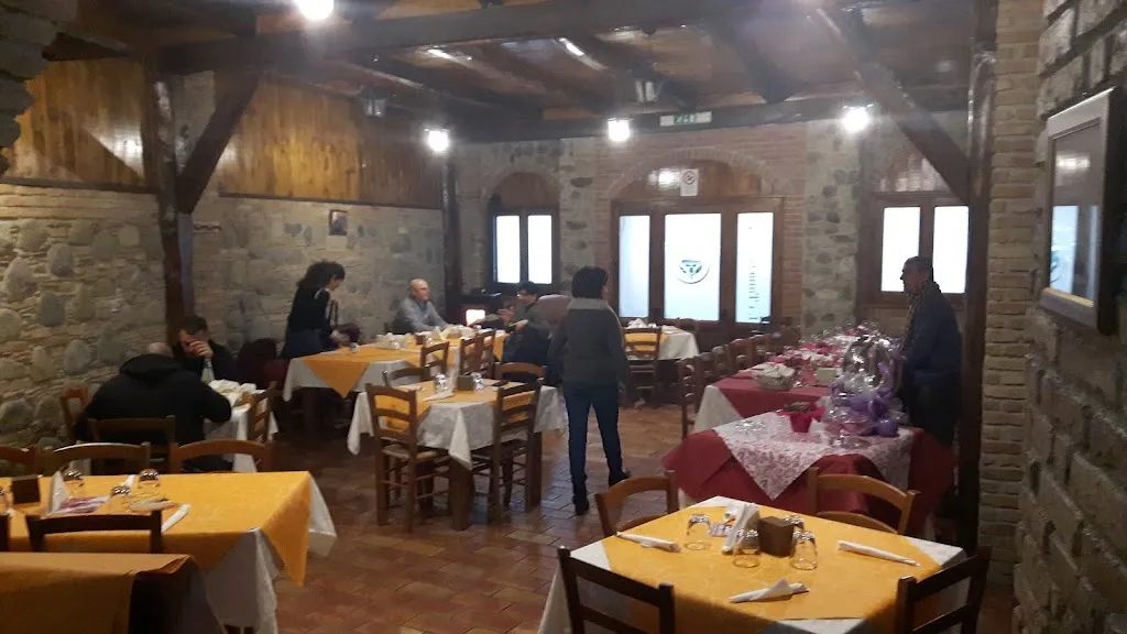 Ristorante Pizzeria Tana Del Lupo restaurant in Varapodio