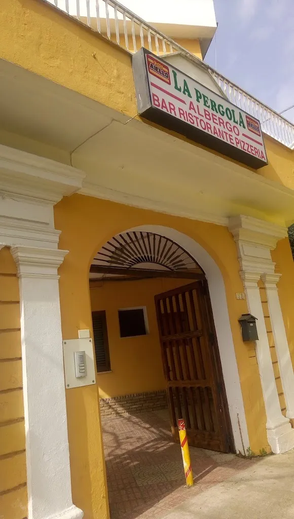 B&B- RISTORANTE- PIZZERIA LA PERGOLA_Varapodio_slider_image_1