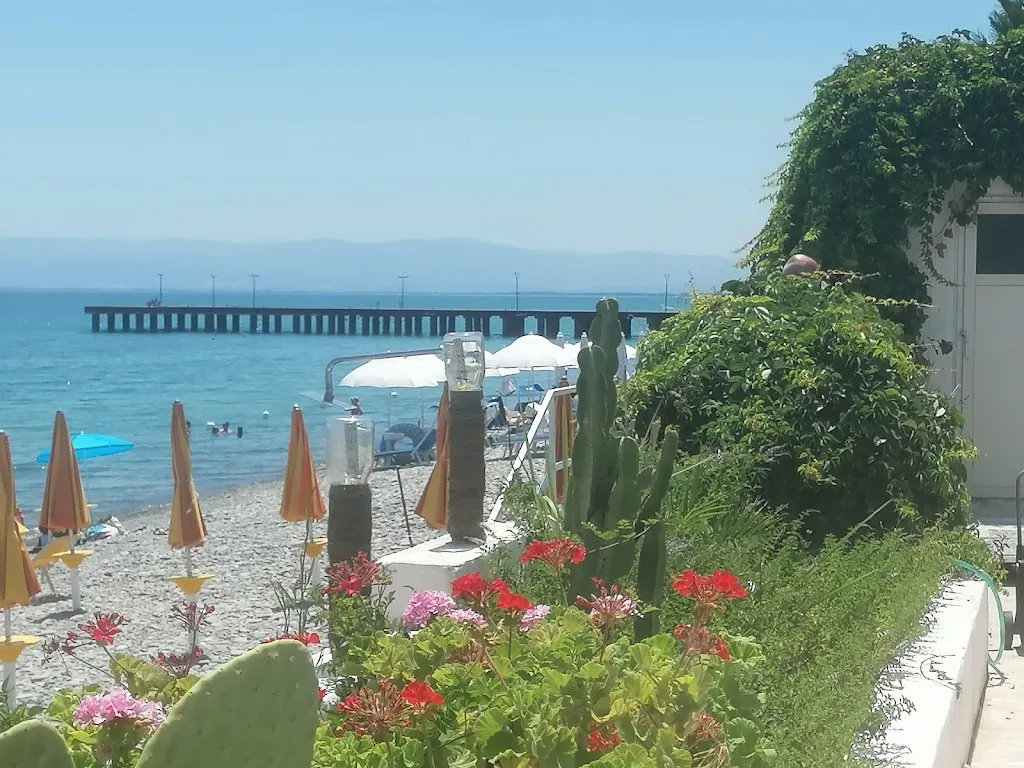 Maria Carmine Di Biase_Lido Dei Gabbiani_Trebisacce_recensione