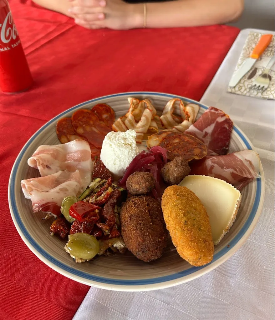 J Kubik_Bar Trattoria La Cresta_Zungri_review