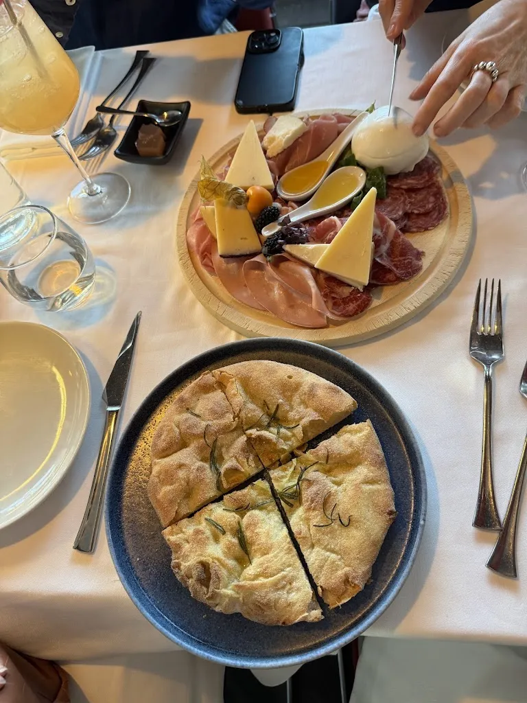 Ulrik Thomsen_La Fata Ignorante_Weather Station_review