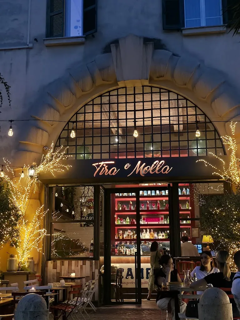 Tira e Molla Roma restaurant in Weather Station