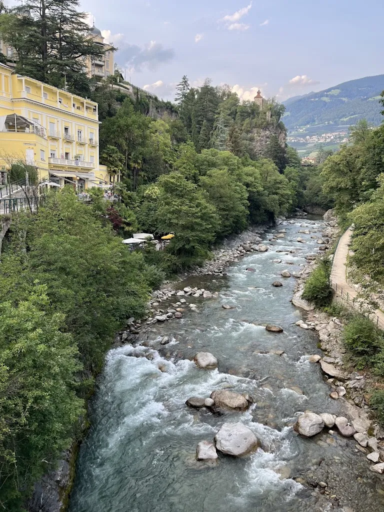 Viktoriia Karenko_Meteo Restaurant & Bar_Weather Station_review