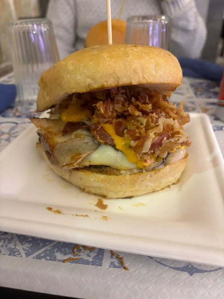 Andrea Capasso_Macelleria Hamburgeria Di Fiore dal 1953_Acerra_recensione