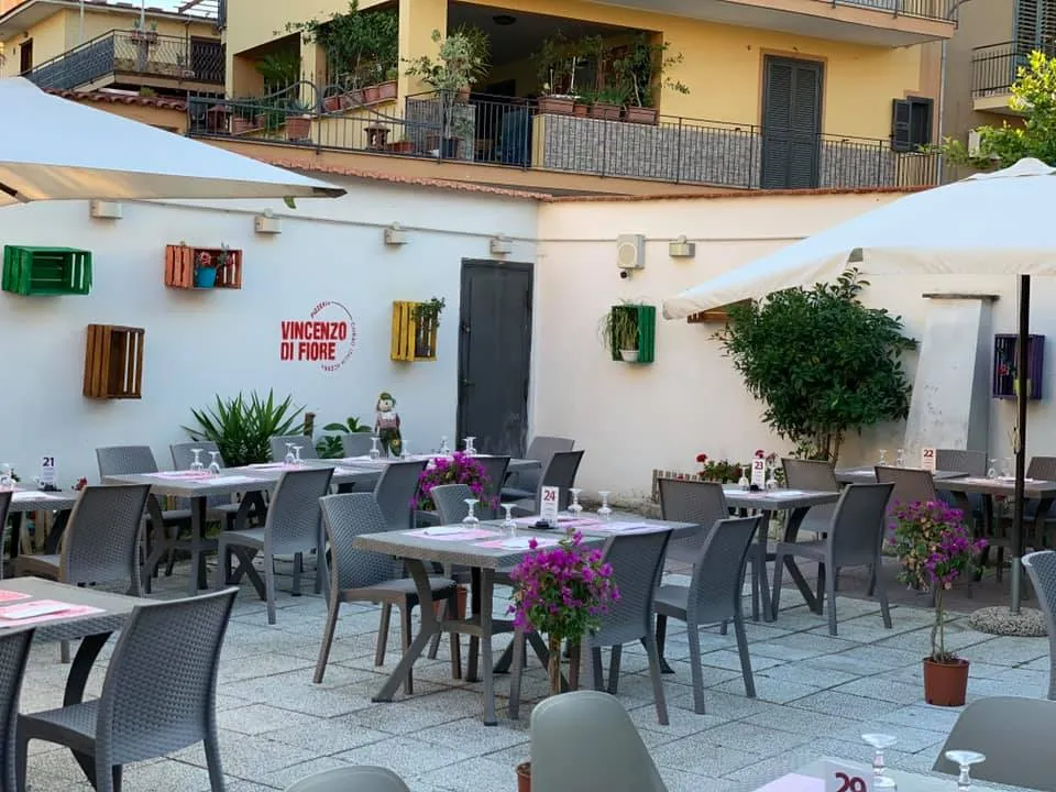 Pizzeria Vincenzo Di Fiore restaurant in Acerra