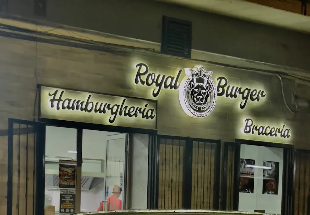 Royal burger restaurant in Acerra