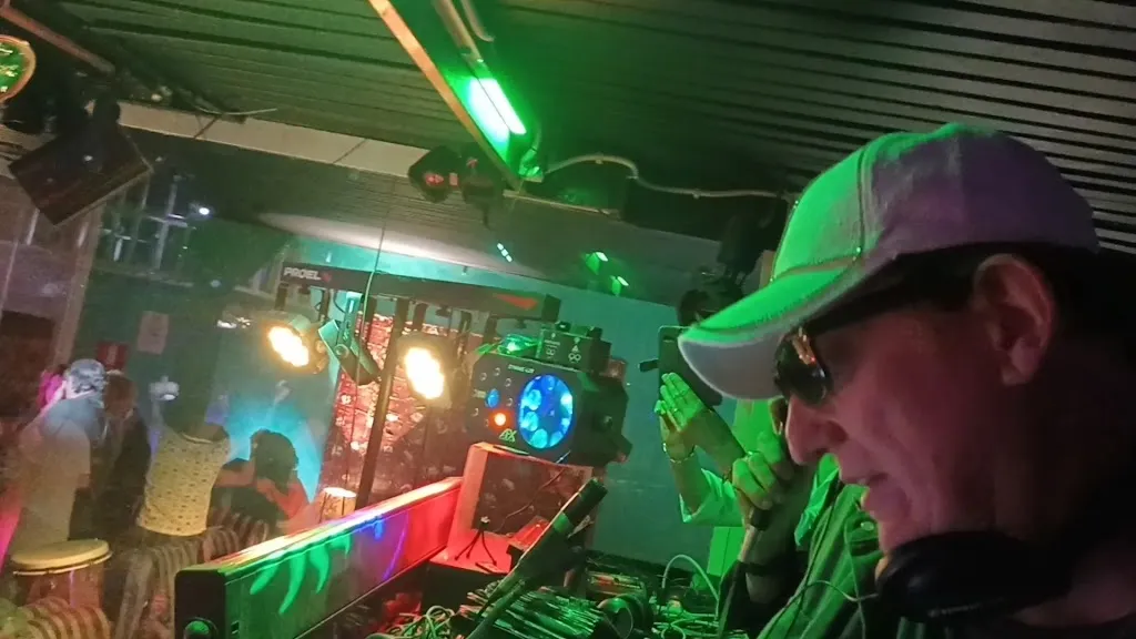 Pino ManiloDJ_Area Coffee & Food_Acerra_review