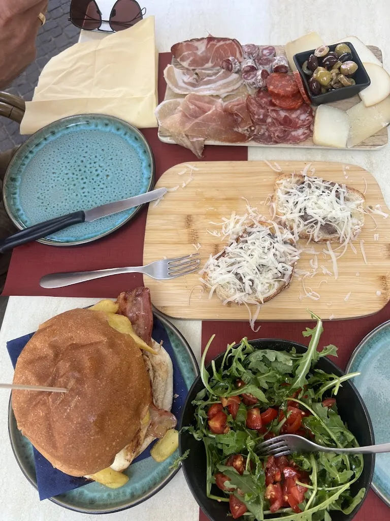 Tamar Kvaratskhelia_Top-Vip Cetarell_Agerola_review