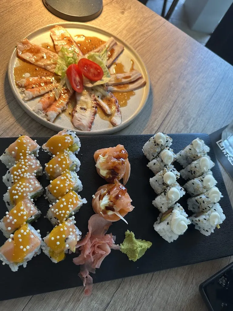 On The Road Sushi and Grill_Agerola_slider_image_3