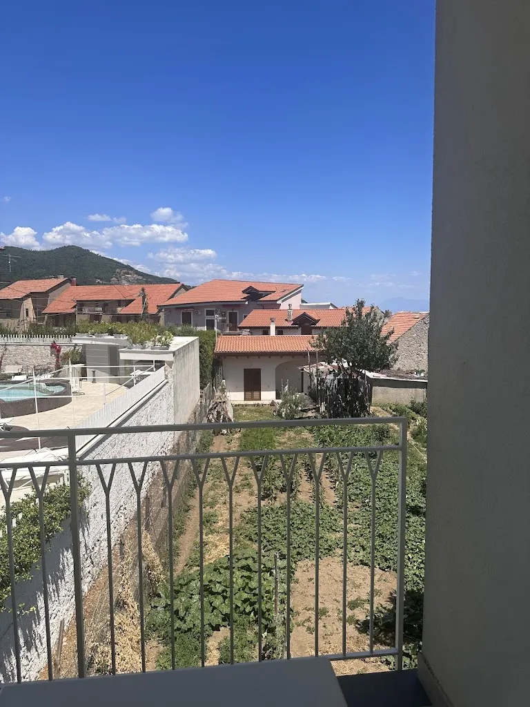 Saly Bele_Hotel Le Rocce_Agerola_review