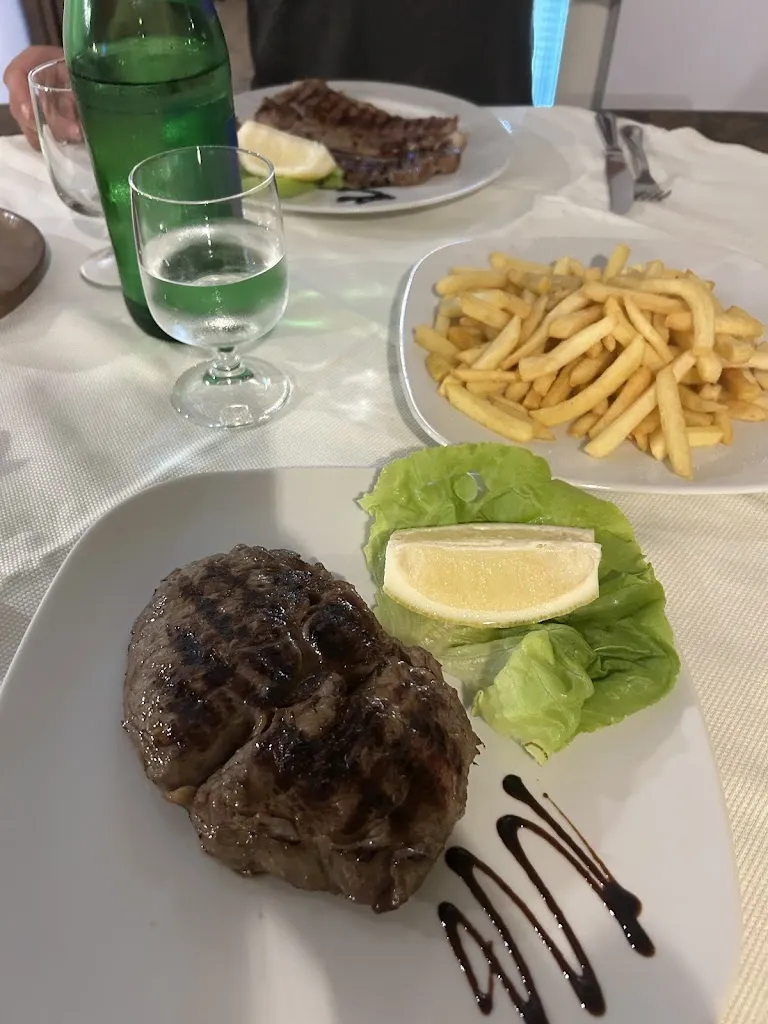 Coline Staff_hosteria la pennata_Agerola_review