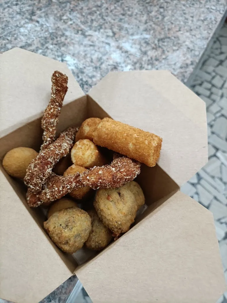 Pizza Max D'Asporto restaurant in Ailano