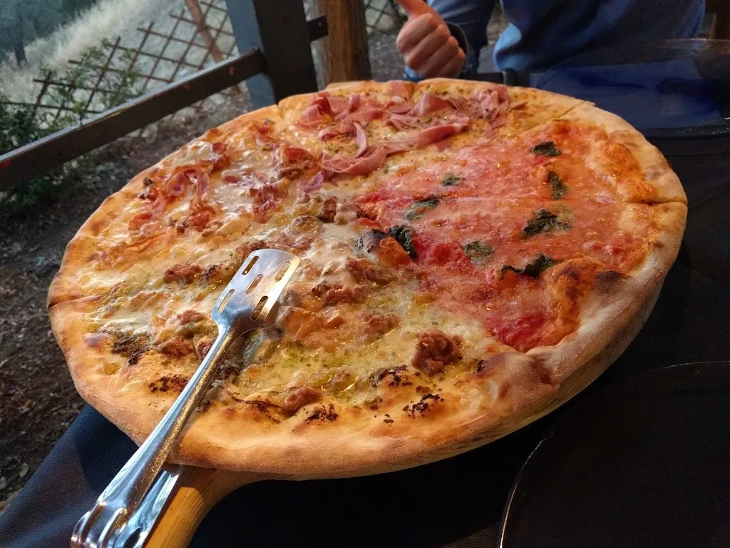 Ristorante-Pizzeria Daraffy Di Raffaele Russo restaurant in Albanella