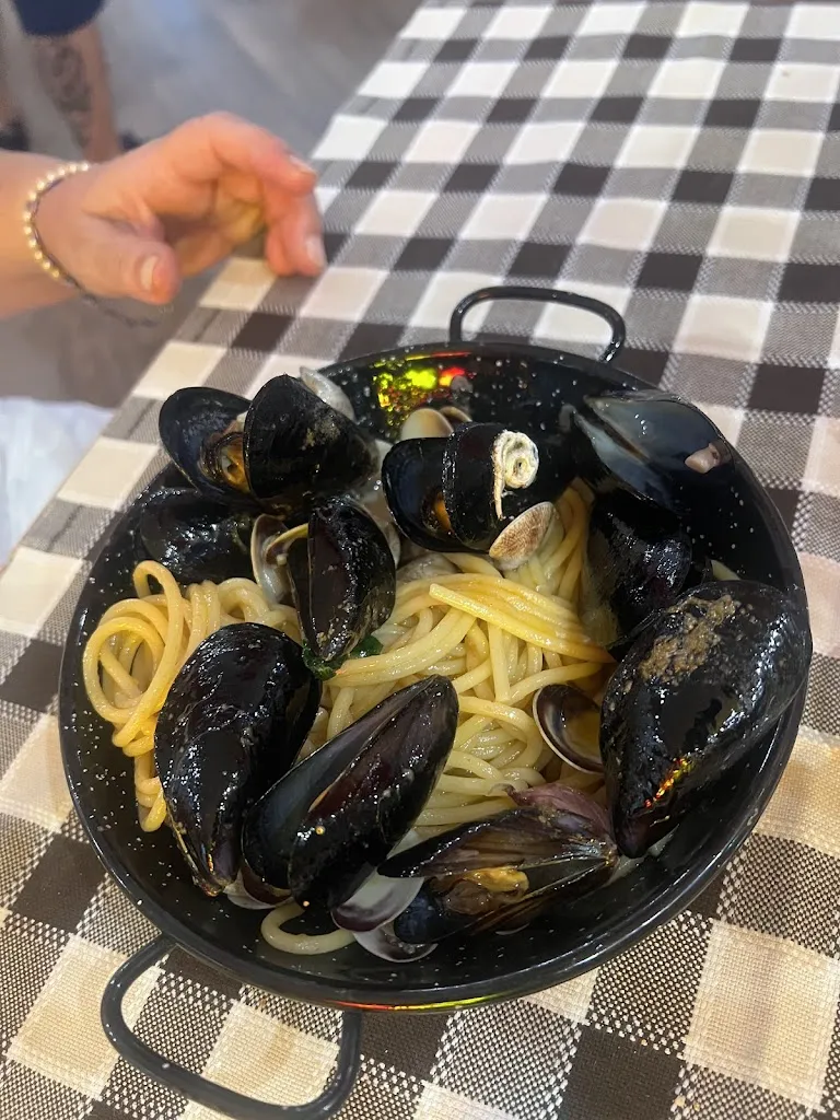 Tamburella - Trattoria e Pizzeria Napoletana restaurant in Amodio-Massariola