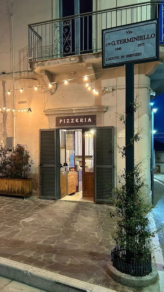 Pizzeria Gin8 restaurant in Alvignano