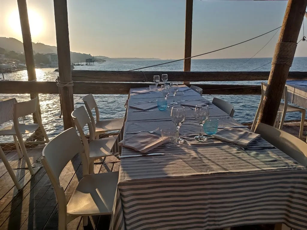 Trabocco Sasso della Cajana restaurant in Fossacesia
