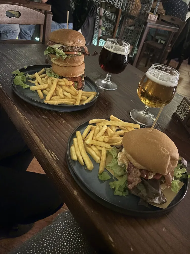 Old House Pub_Amorosi_slider_image_2