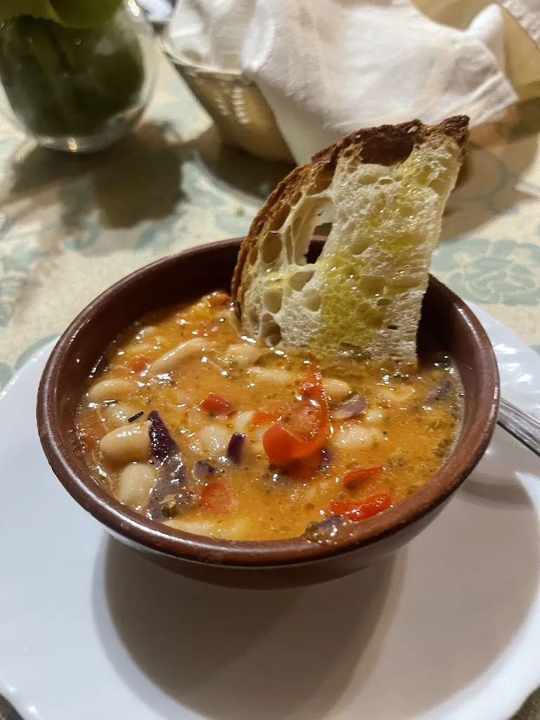 maria teresa fausto_La taverna di Giulio_Apice Vecchio_recensione