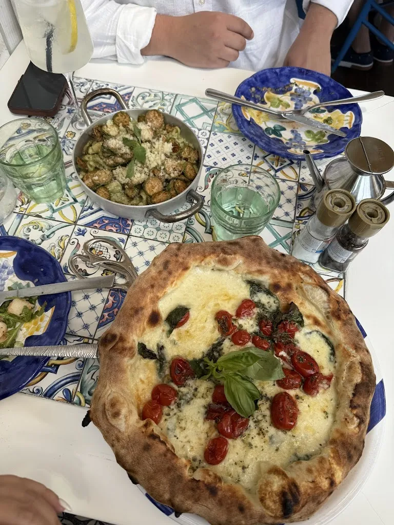 jordan isles_Sciue' Sciue'_Anacapri_review