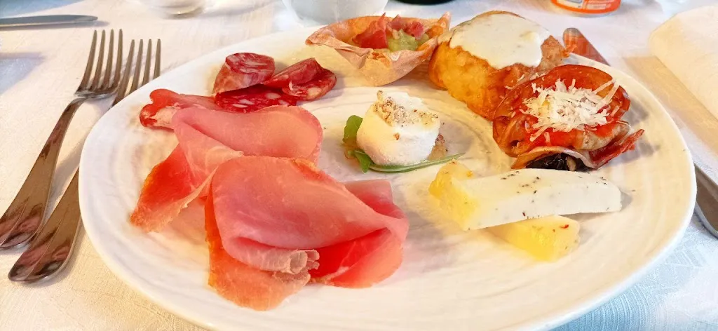 Federico Tomasello_Il casale della regina_Arpino_recensione