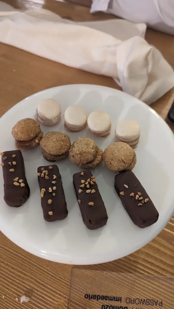 Miriam Soliman_Mima Restaurant & Sky Bar Vesù_Arola-Preazzano_review