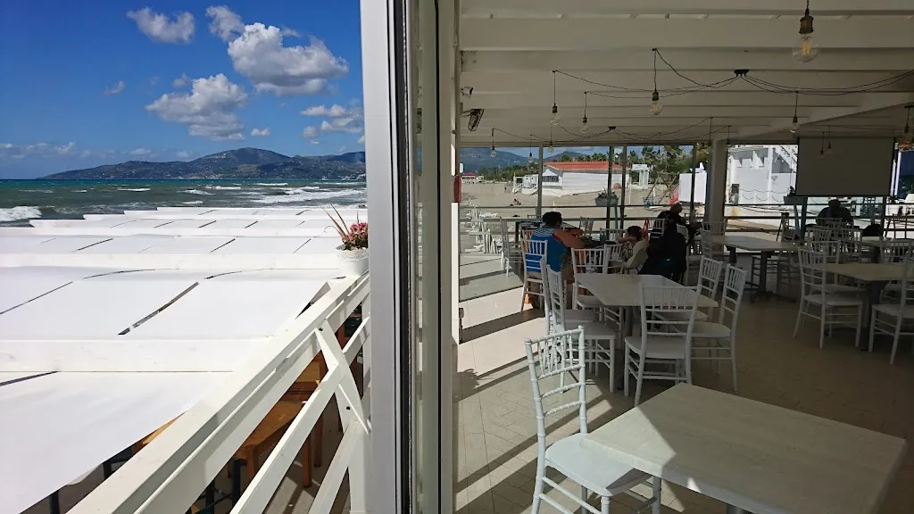 J W_Marina Beach Club_Ascea_review