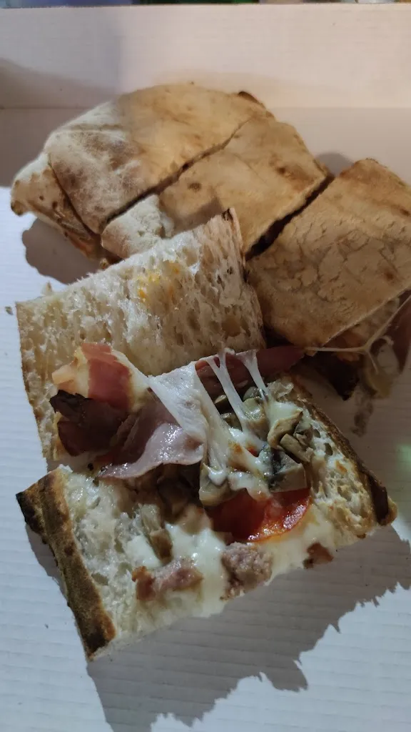 Moris Pizza & Panuozzo_Ascea_slider_image_3