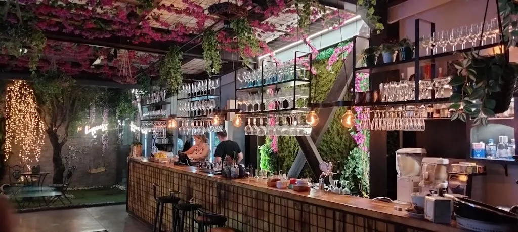 Convivium Garden restaurant in Avella