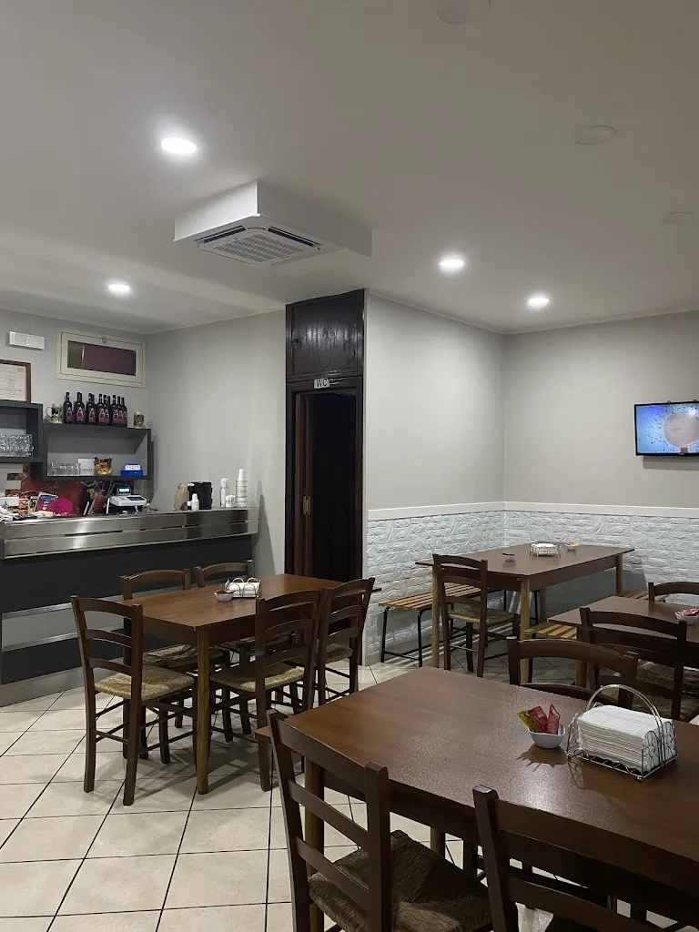 Il mago del pollo - Asporto con piccola sala interna_Avella_slider_image_1