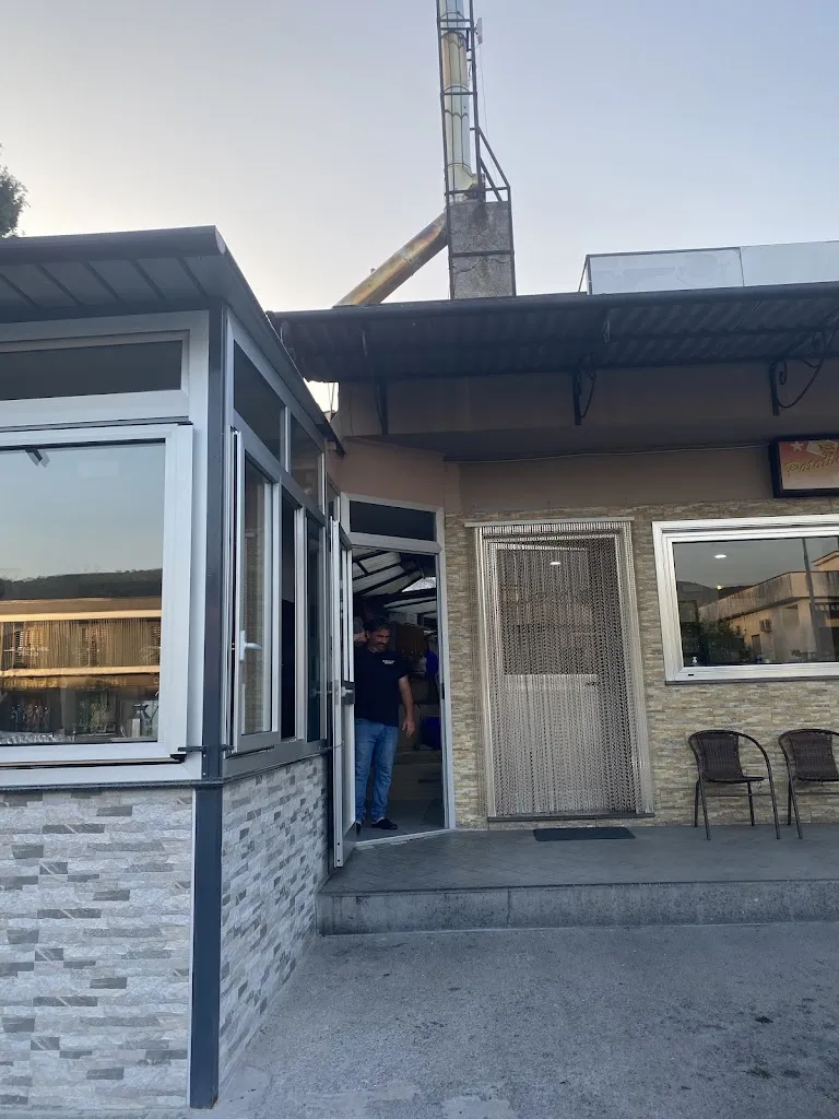 Il mago del pollo - Asporto con piccola sala interna_Avella_slider_image_3