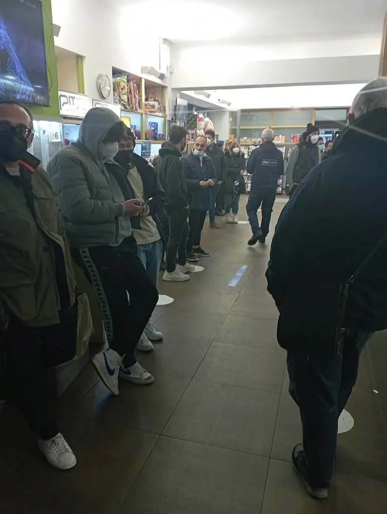 Sabato Napolitano_PLOOM RESELLER PIT STOP AVELLA - ELFBAR POINT_Avella_review