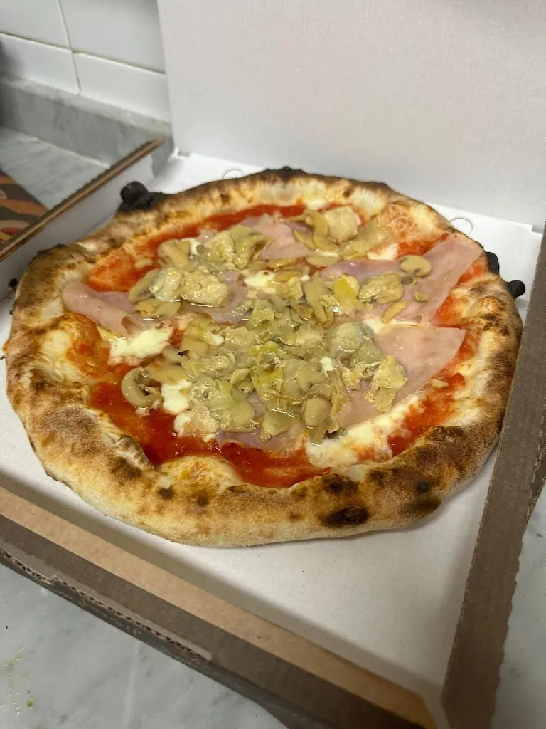 Pizzamania restaurant in Bagnoli Irpino