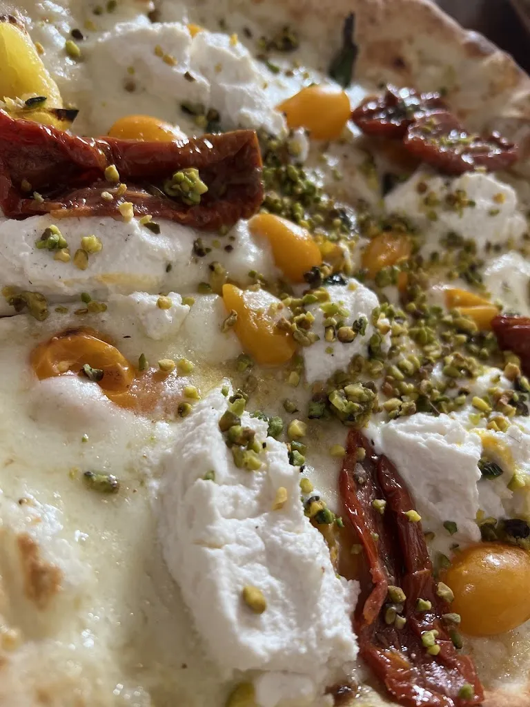 Krisztina Vaszi_Antica Pizzeria da Gennaro_Bagnoli_review