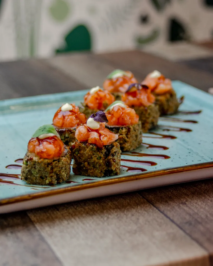 Strike a Poke_Bagnoli_slider_image_2