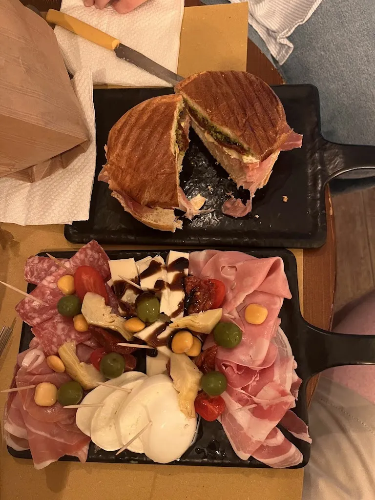 Caleb R_Mobu Napoli_Avvocata_recensione