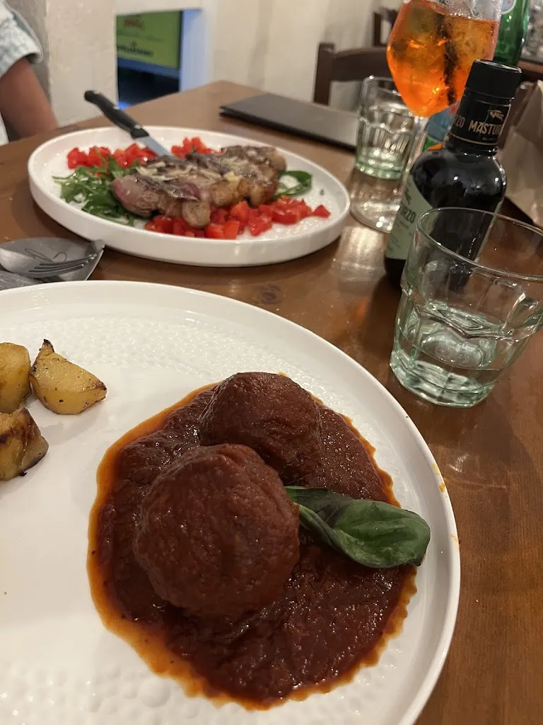 Veronika Oláh_Bechamel_Avvocata_review