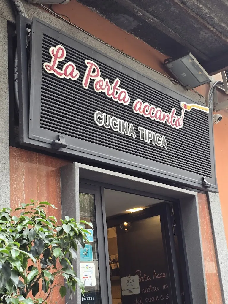 Ristorante La Porta Accanto Napoli restaurant in Avvocata