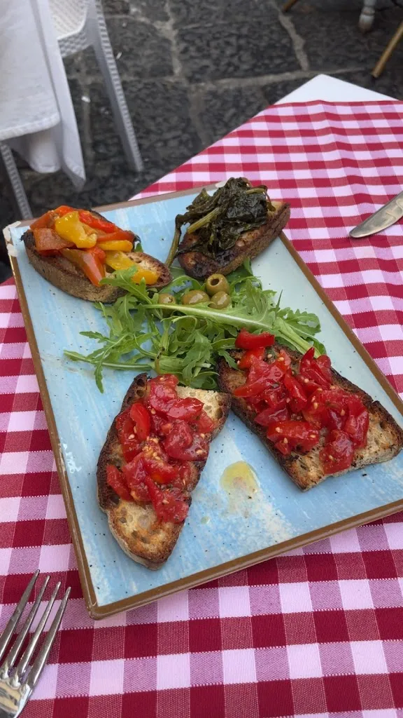 Melanie Lindorfer_La Lazzara Trattoria e Pizzeria_Avvocata_review