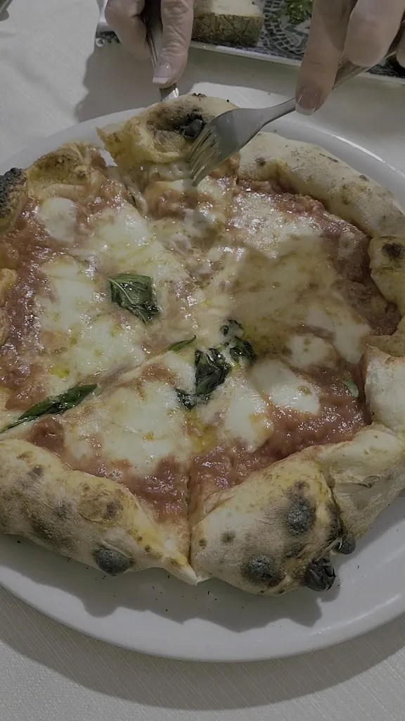 La Lazzara Trattoria e Pizzeria_Avvocata_slider_image_1