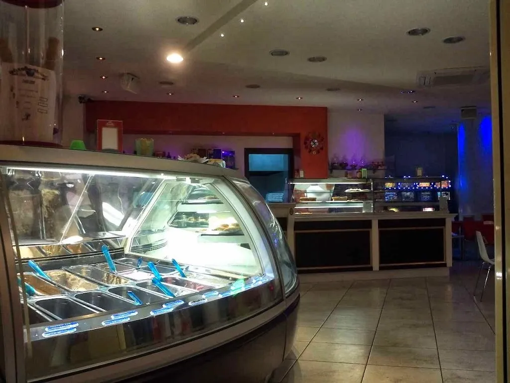 Pizzeria Bar Rosticceria Gelateria Piccolo Mondo_Banzano_slider_image_1