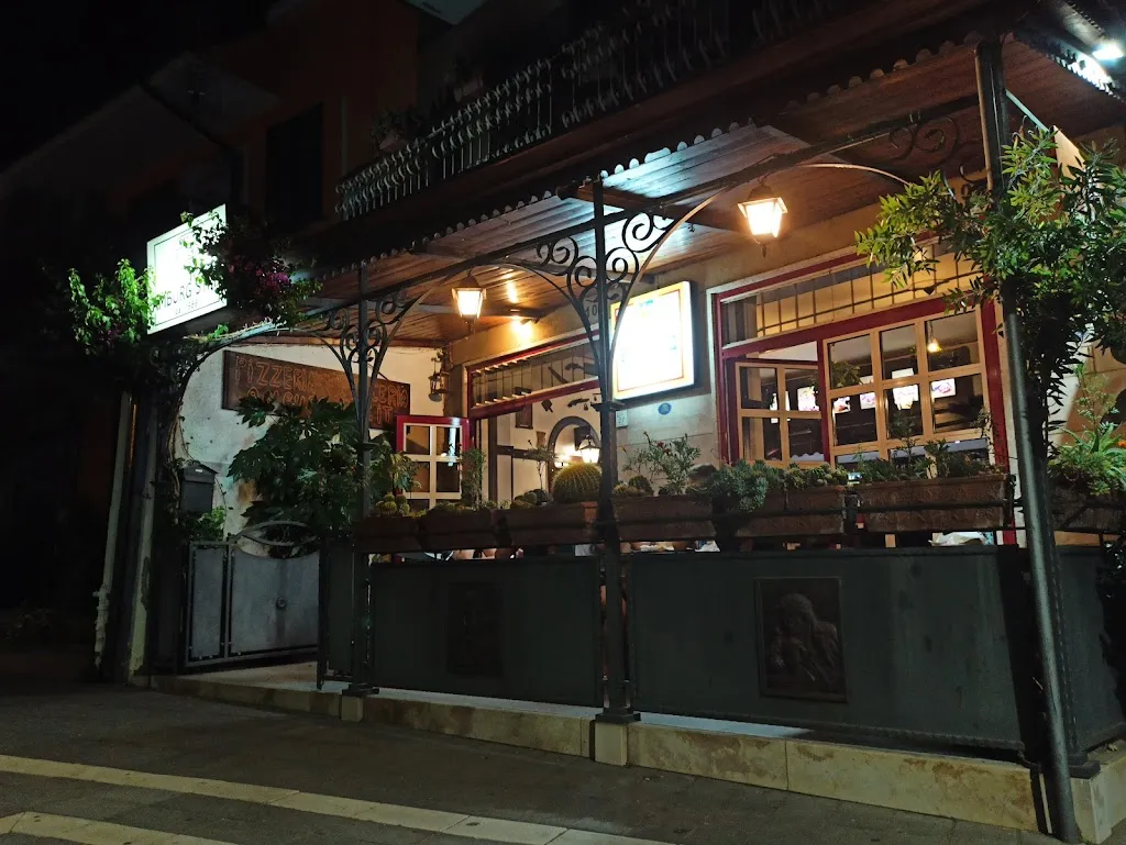 Amburg strit restaurant in Banzano