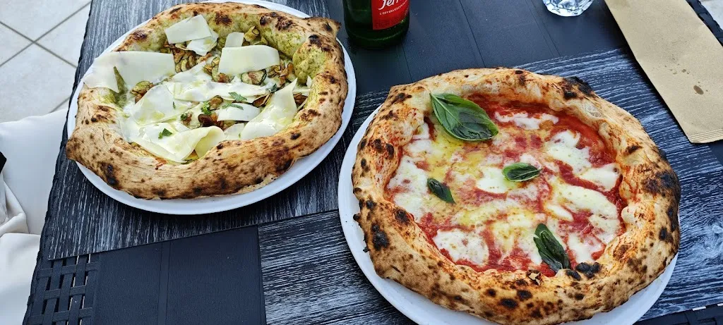 ALESSANDRO NICOLAIS_Rivoluzione casertana_Bivio Mortola_review