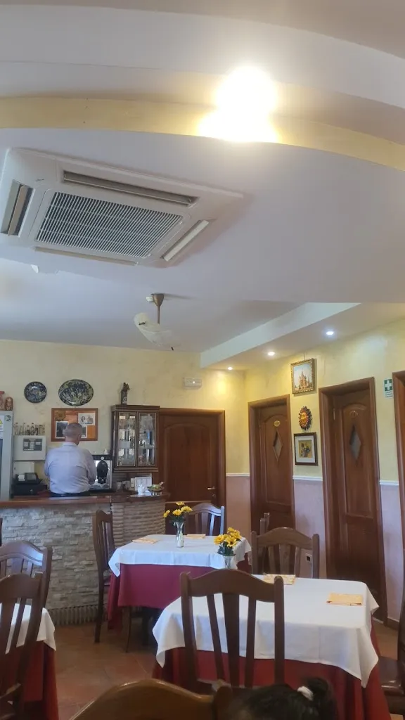 Ristorante @ Agriturismo Adelizzi_Bivio Santa Cecilia_slider_image_1