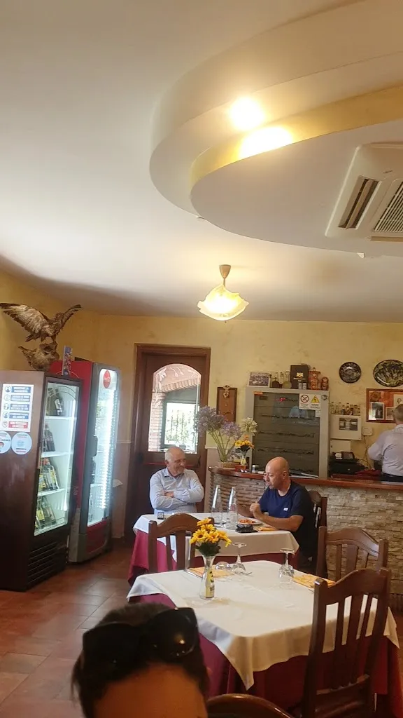 Ristorante @ Agriturismo Adelizzi_Bivio Santa Cecilia_slider_image_2