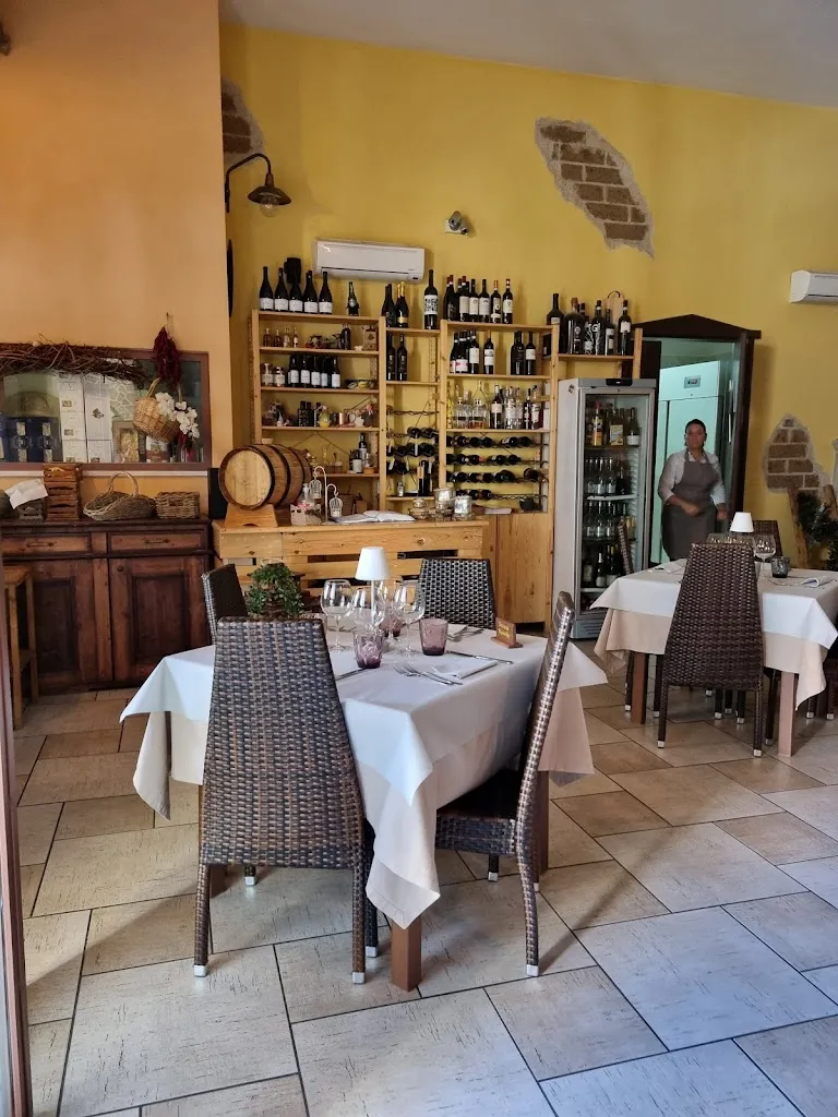 Piazzetta Santa Sofia restaurant in Bivio Santa Cecilia