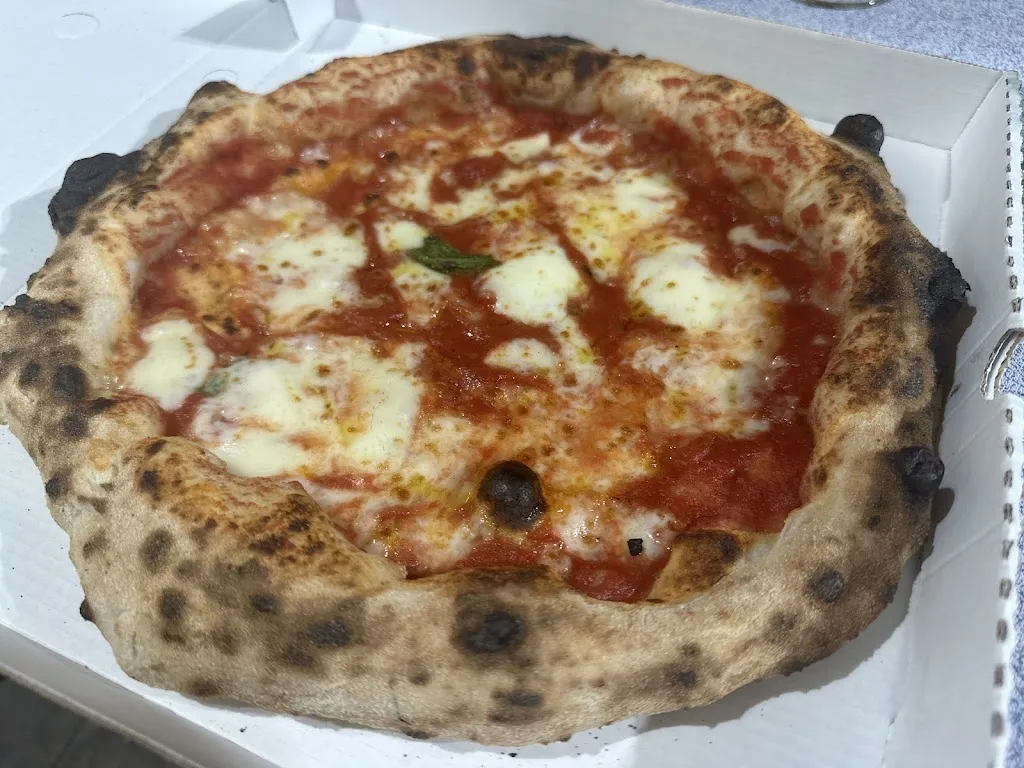 Zim Kellendonk_Pizzeria napoletana by sciuscià_Caianello_recensione