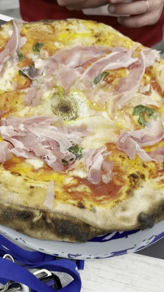 Pizzeria napoletana by sciuscià_Caianello_slider_image_2